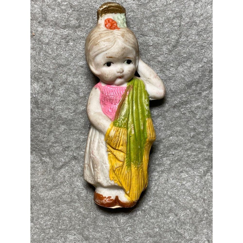 VINTAGE‎ 3 3/4 INCH BISQUE GIRL DOLL SPANISH COMB IN HAIR MADE IN JAPAN A179